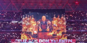 Tifo de Don Valentín Diez y los 109 años del Toluca.