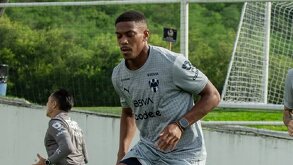 Anthony Martial salió lesionado del hombro en el partido de Rayados vs León de la jornada 6 en la Liga MX.