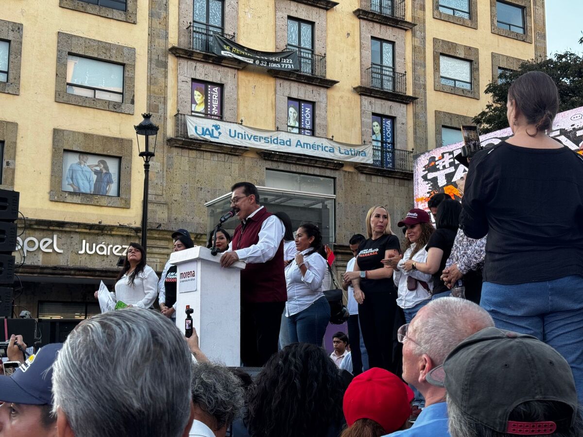 Morena Jalisco encabeza manifestación contra el aumento al transporte público en Jalisco