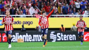 Armando 'Hormiga' González festejando el gol que le metió al América.
