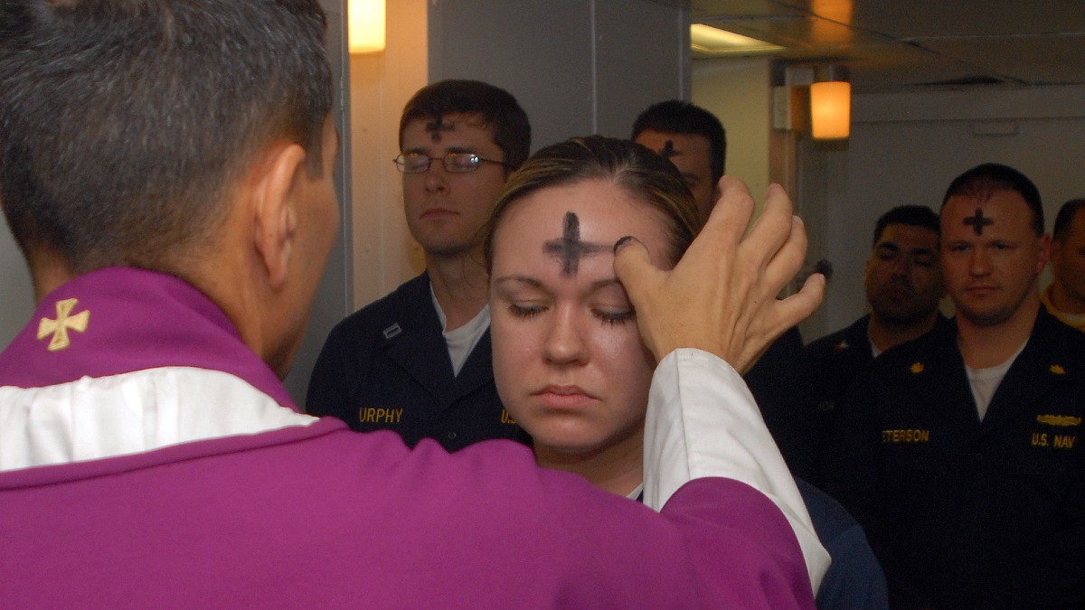 Con la imposición de ceniza inicia el periodo de preparación rumbo a la Semana Santa en Guadalajara.