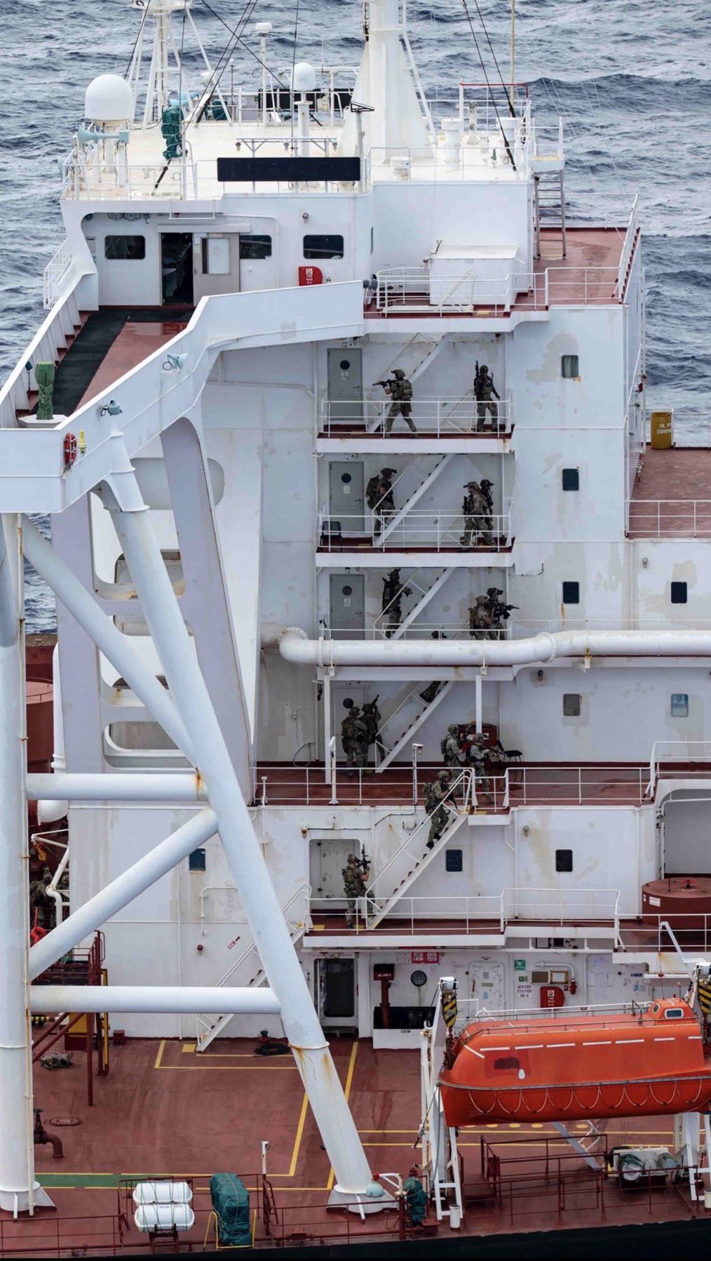 Estados Unidos incautó una embarcación petrolera en el mar índico