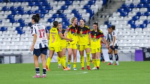 Jugadoras del América Femenil celebrando un gol en el partido ante Rayadas.