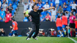 Nicolás Larcamón festejando un gol contra Tigres.