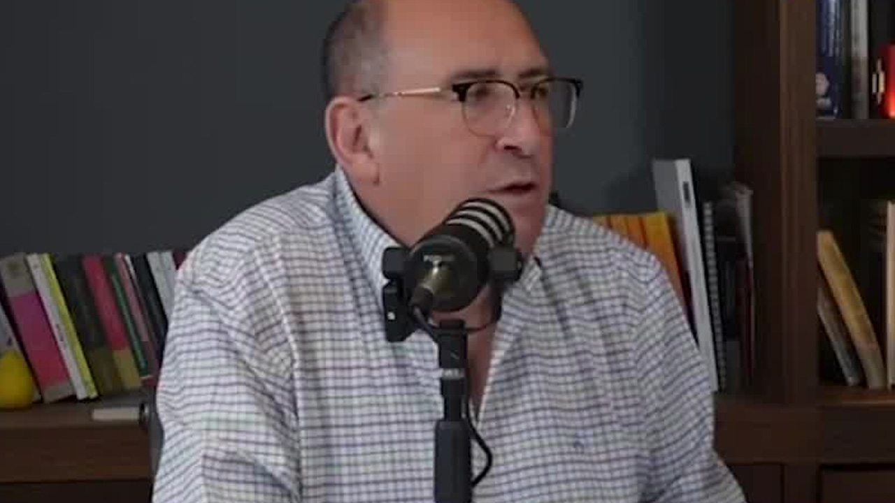 El coordinador del PRI en San Lázaro, Rubén Moreira, afirmó que el repunte de sarampión se debe a la caída en la vacunación desde 2019.