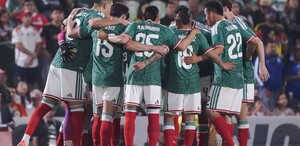 Jugadores de la Selección Mexicana previo a un partido amistoso.