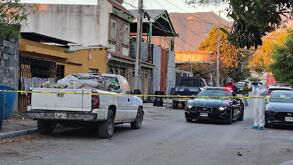 Peritos de la Fiscalía de Nuevo León en Juárez por muerte de hombre.