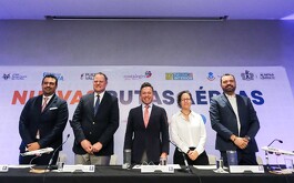 Pablo Lemus junto a otras personalidades