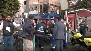 La conductora de una unidad de RTP atropelló a un padre y su hijo mientras iban en bicicleta en el Eje Central Lázaro Cárdenas.