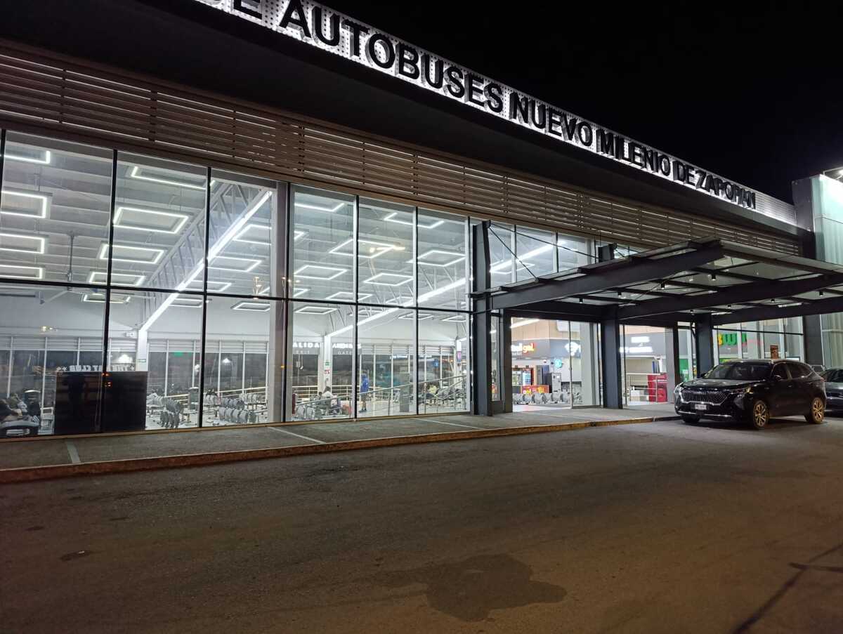 Oficiales lograron la detención de un sujeto en la Central Camionera de Zapopan, asegurando 32 kg de droga.