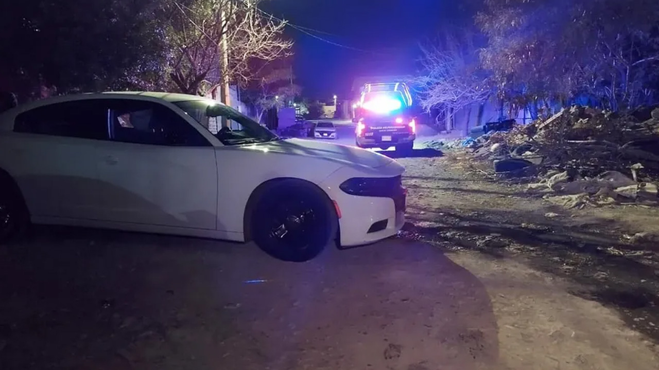 Autoridades investigan el hallazgo de un cuerpo calcinado dentro de un tejabán tras un incendio registrado en la colonia Las Anacuas, en Santa Catarina.