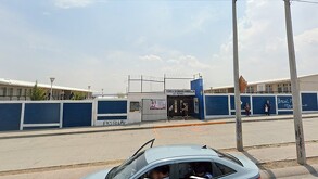 Un menor de edad resultó herido durante la tarde de este lunes, luego de caer desde el segundo piso de la Secundaria General Número 24.