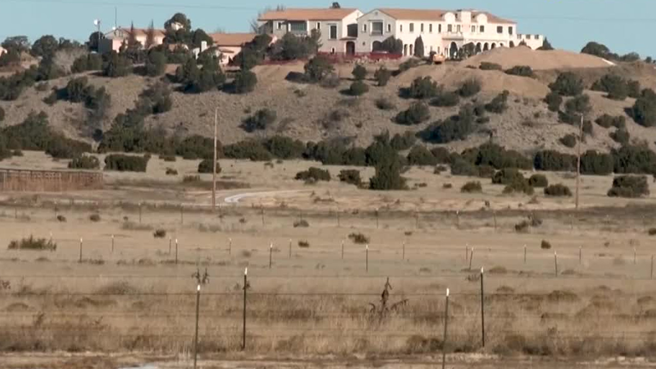 Legisladores de Nuevo México aprobaron una comisión especial para investigar las actividades en el Zorro Ranch, propiedad de Jeffrey Epstein, con facultades par