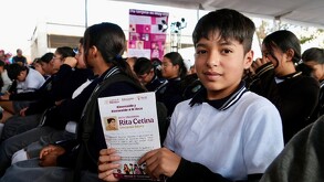 Más de 421 mil estudiantes de educación básica reciben actualmente apoyo económico bimestral en la entidad.