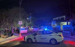 Un hombre murió luego de ser atropellado en la colonia Garza Melo en Guadalupe; otro quedó herido.