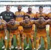 Jugadores de Tigres antes del partido ante Cruz Azul.