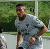 Anthony Martial salió lesionado del hombro en el partido de Rayados vs León de la jornada 6 en la Liga MX.