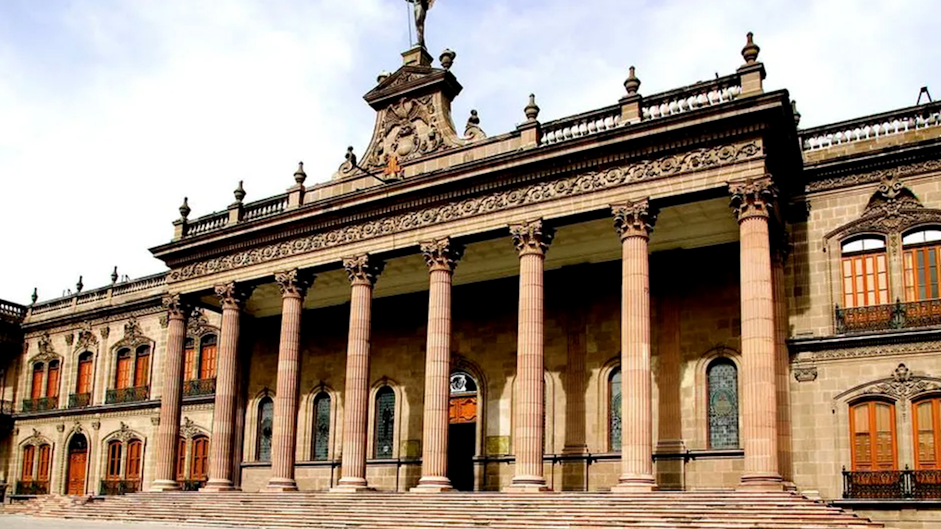 La ASF estimó que casi 394 millones de pesos representan un probable daño a la hacienda pública y la UANL tiene pendiente de aclaración por 581 millones.