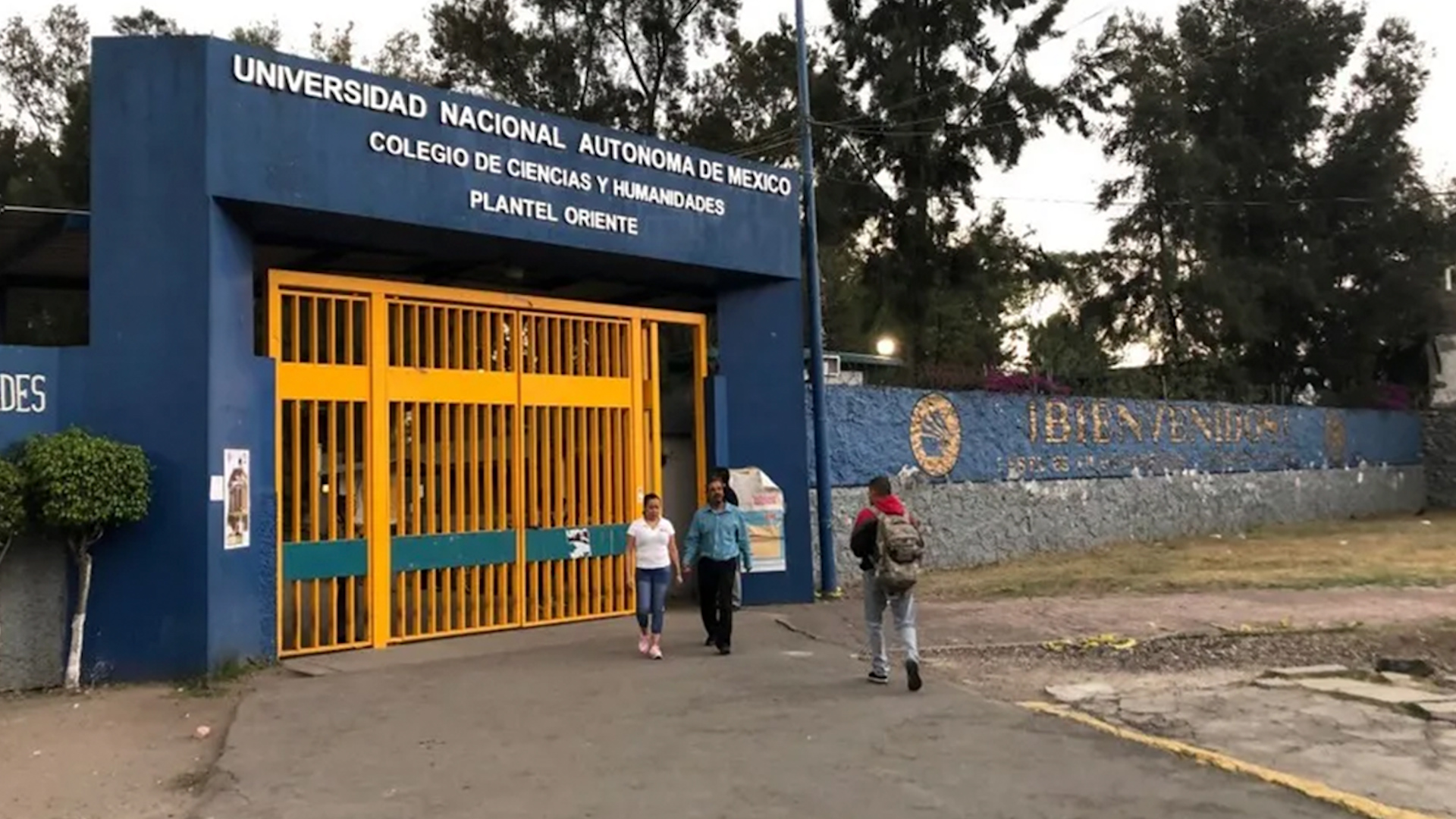 En CCH Azcapotzalco, trabajadores inician paro por deudas salariales, mientras en CCH Oriente, alumnos toman el plantel por apuñalamiento de Fernanda.