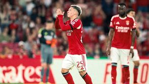Gianluca Prestianni jugando para el Benfica.