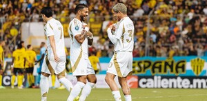 LAFC celebrando la victoria del encuentro de la primera ronda de la Champions Cup.