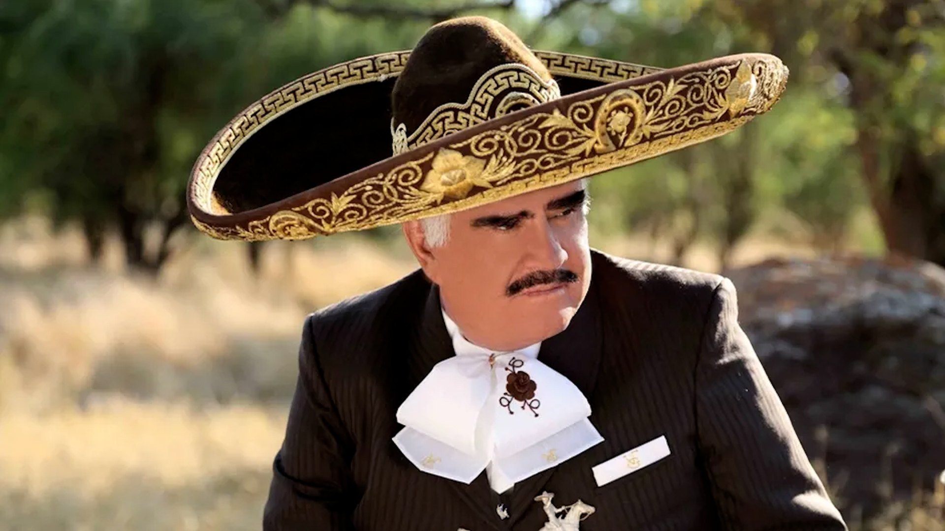 Su hijo mayor, Vicente Fernández Jr., comenta que le recuerda con mucho cariño.