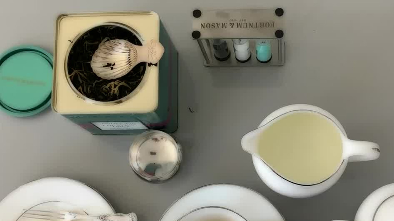 Un estudio publicado en JAMA señala que consumir de 2 a 3 tazas de café o 1 a 2 de té con cafeína al día se asocia con menor riesgo de demencia.