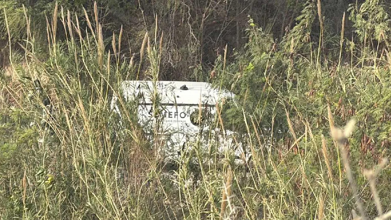 El cuerpo de un hombre fue localizado en el lecho del río Pesquería, en la colonia Miguel Hidalgo, del municipio de García.
