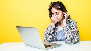 Mujer frustrada por venta de boletos en Ticketmaster