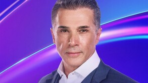 Sergio Mayer en póster de La Casa De Los Famosos de Telemundo
