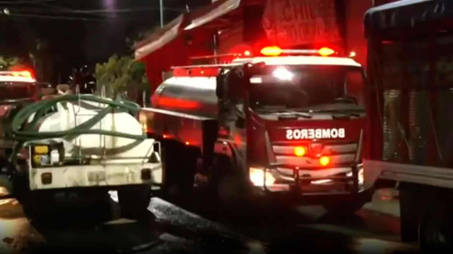 Un hombre de alrededor de 40 años sufrió quemaduras en el 90 por ciento de su cuerpo luego de que explotara un comercio en la alcaldía Tlalpan.