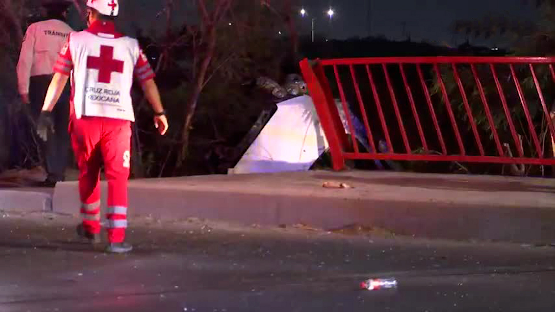 A la altura de la colonia Dos Ríos, en Guadalupe, un conductor de un vehículo perdió el control al tomar una curva.