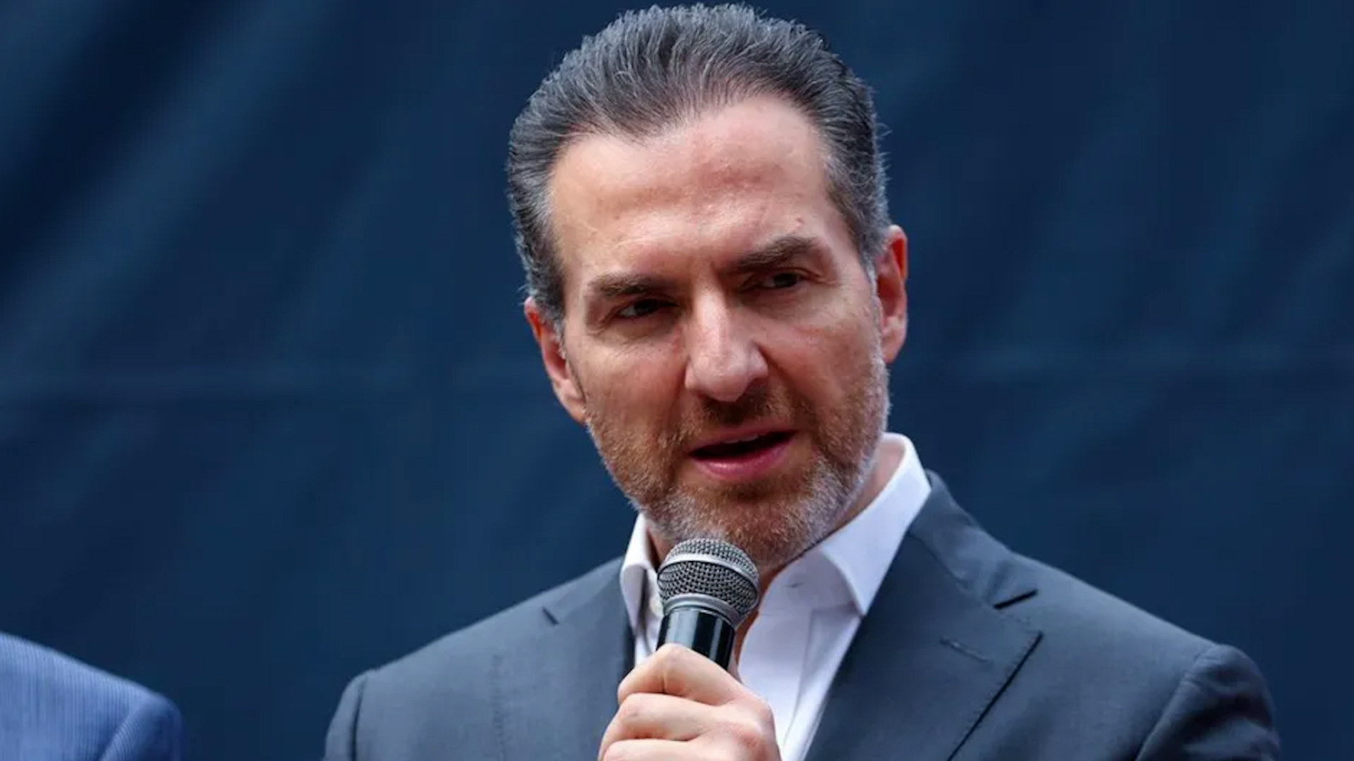 Adrián de la Garza Santos denunció públicamente recibir amenazas por combatir casinos presuntamente ilegales, así como la trata de personas.