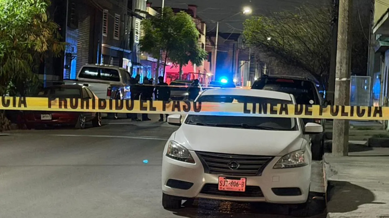Un hombre fue asesinado a balazos al salir de un taller junto a su esposa, en la colonia Nueva Madero de Monterrey.
