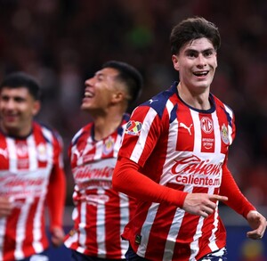 Armando González celebrando su gol en el Clásico Nacional.