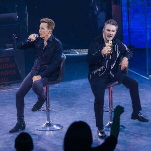 Emmanuel y Mijares en el escenario del Domo Care 2026.