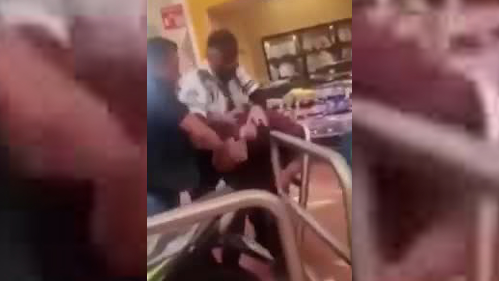 Aparentemente, el hombre habría sido acusado de robo por policías de seguridad privada en el Estado de México.