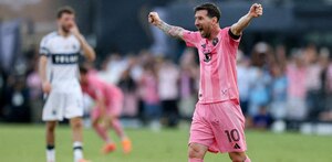 Lionel Messi festejando el título del Inter de Miami en la MLS en 2025 ante Vancouver Whitecaps.