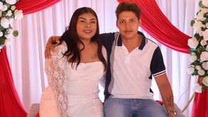Una mujer y un hombre casados en una boda colectiva de Veracruz.