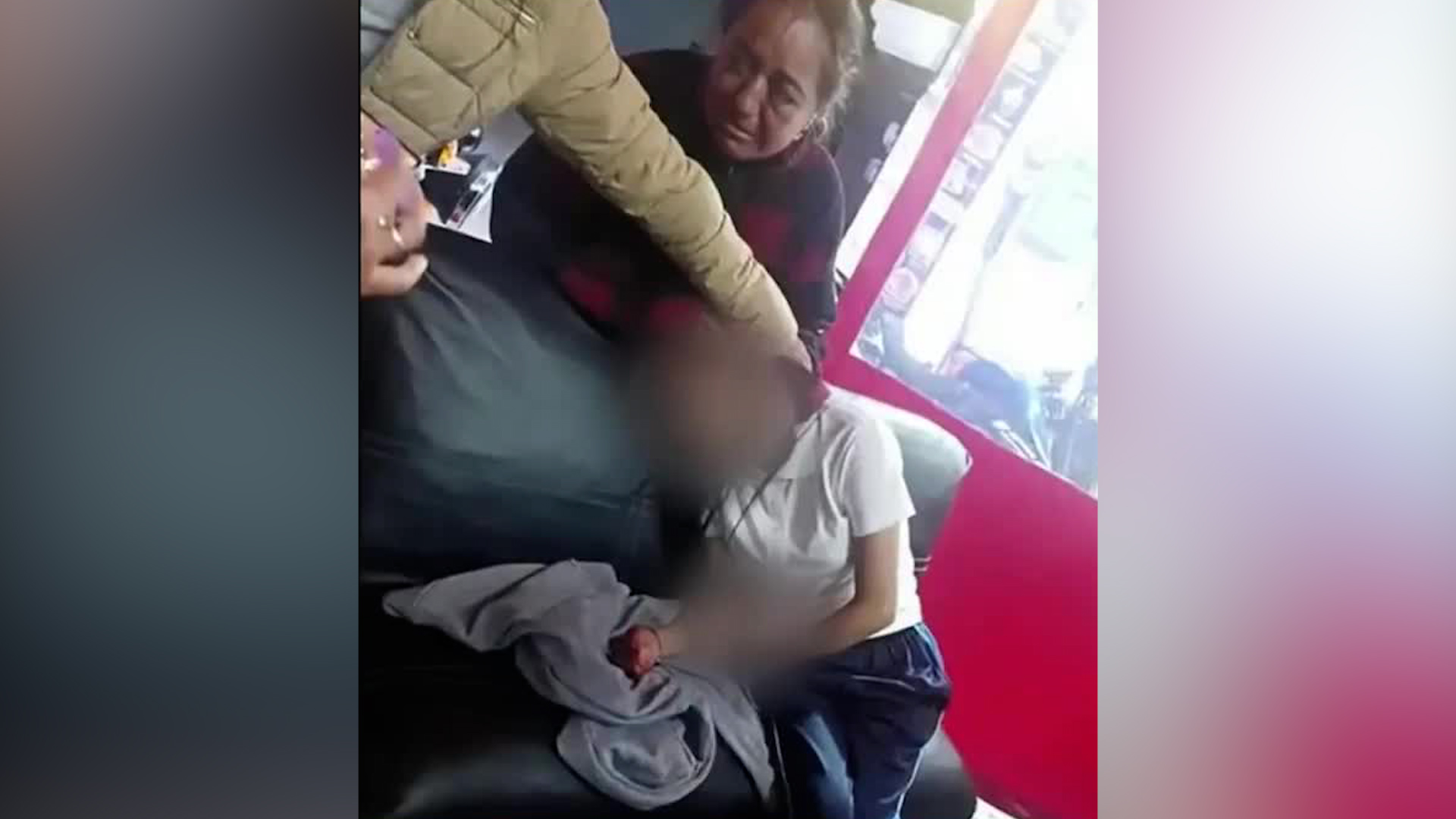 A pesar de ser apuñalada a la altura de las costillas, la menor pudo llegar a un local donde se desvaneció.