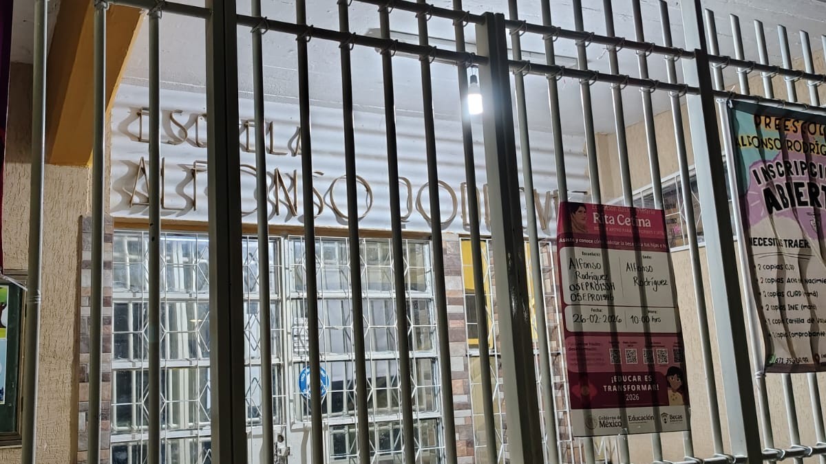 Barrotes de escuela primaria en Torreón