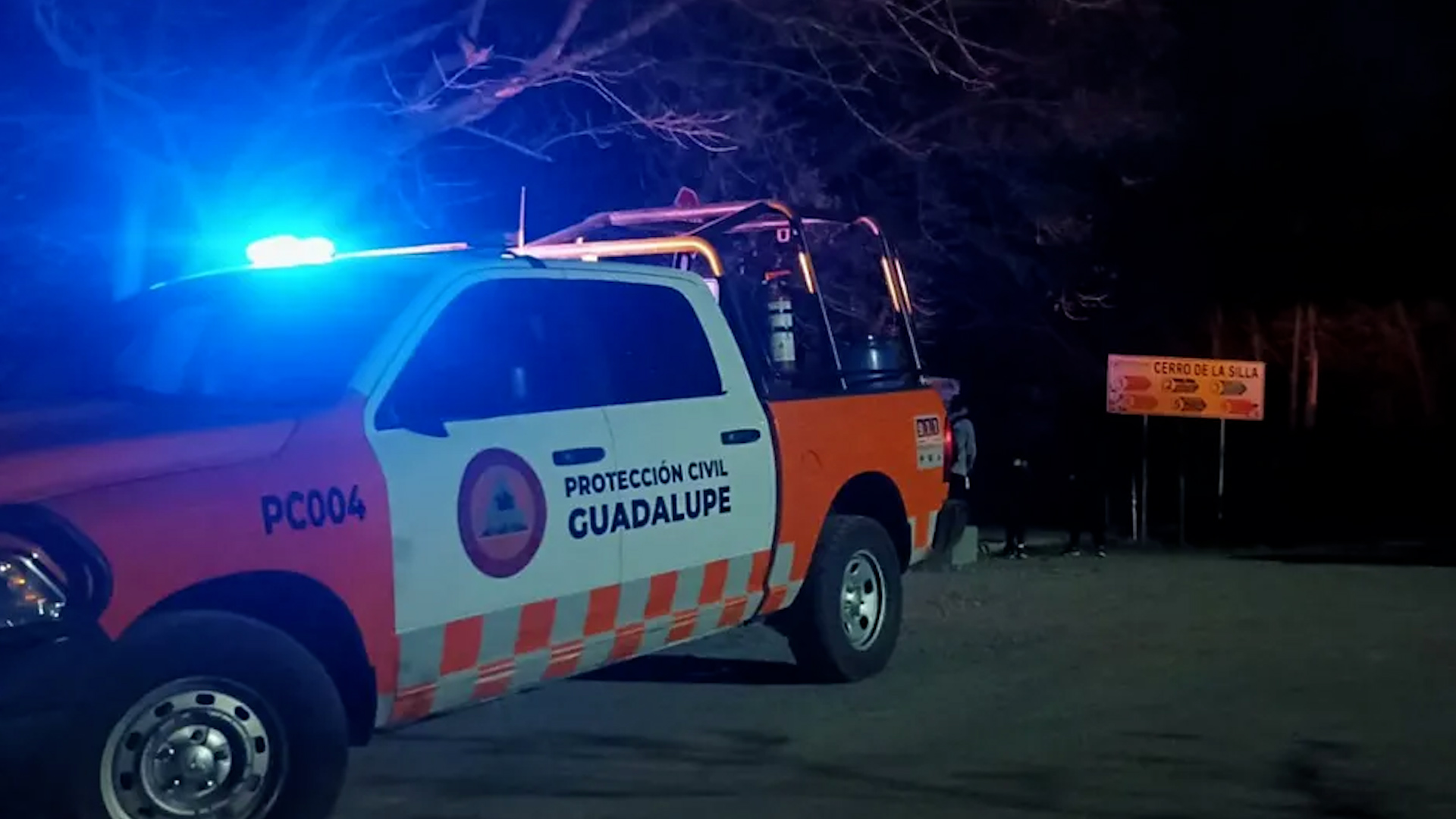 Tres personas fueron auxiliadas por elementos de Protección Civil luego de que se informara que no podían descender del Cerro de la Silla.
