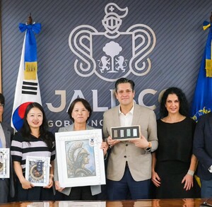 Sanghui Lee, Jefa de Misión de la Embajada de República de Corea del Sur y Mauro Garza Marín, Coordinador Estratégico de Crecimiento y Desarrollo de Jalisco.