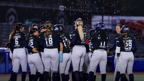 Sultanes Femenil celebrando el triunfo ante Charros.