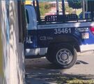 Unidad de Policía Municipal afuera de un domicilio en Torreón.