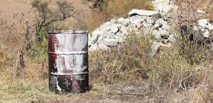 Contenedor abandonado en un terreno baldío de Cuautlancingo en Puebla.