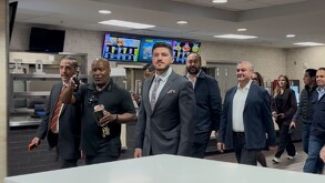 Samuel García, gobernador de Nuevo León acudió a Houston, Texas para trabajar de la mano con directivos del NRG Stadium, sede de 7 juegos en el Mundial 2026.