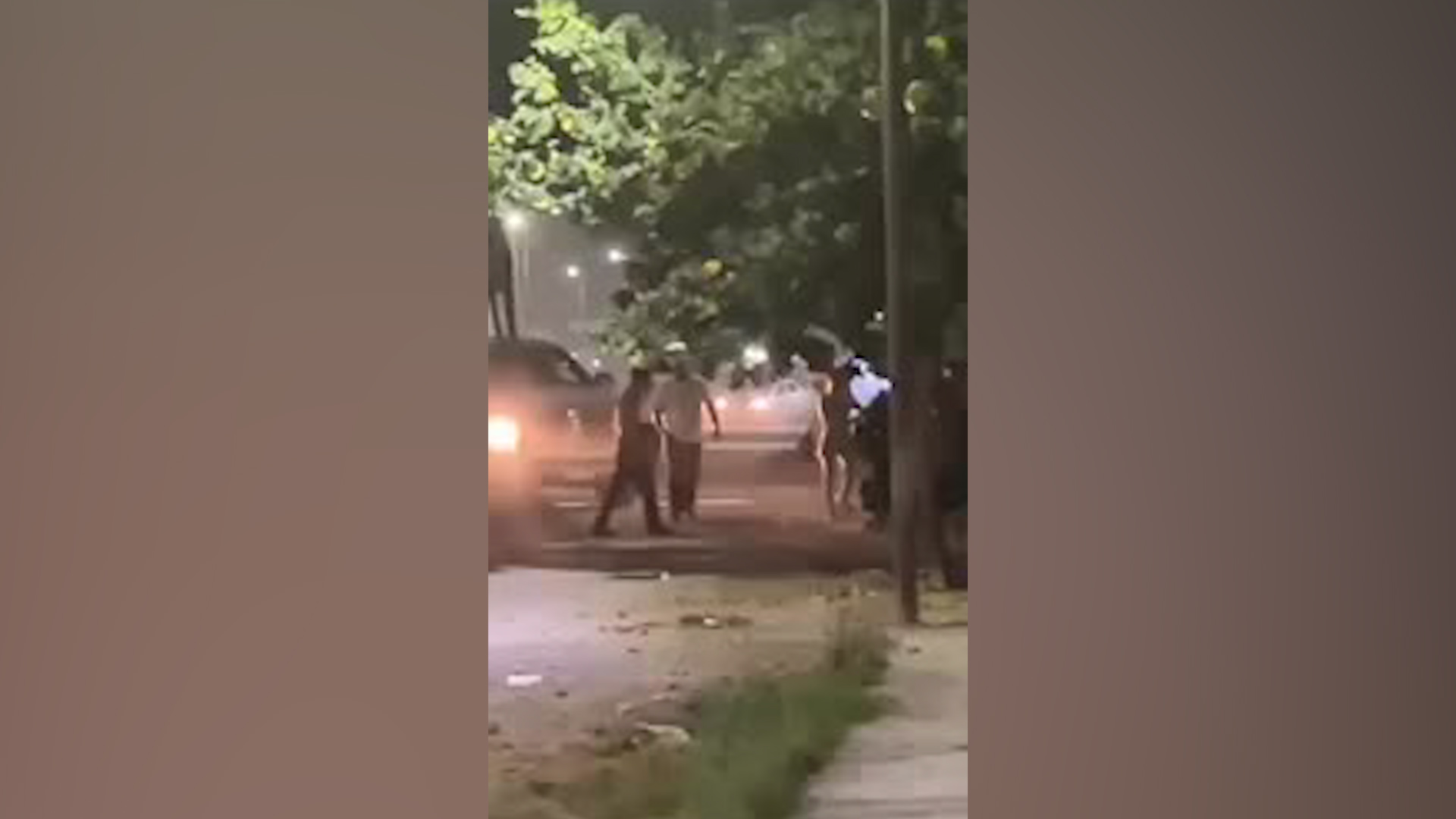 Un niño de apenas 12 años de edad resultó lesionado tras protagonizar un aparatoso accidente durante riña en Zaragoza Sur de Torreón.