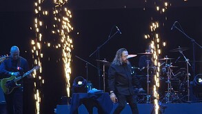 Los Acosta cantando en Arena Monterrey.