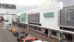 Exhortó a la población a mantenerse atenta a los comunicados oficiales y a establecer contacto directo con las líneas de transporte para conocer el estatus actu